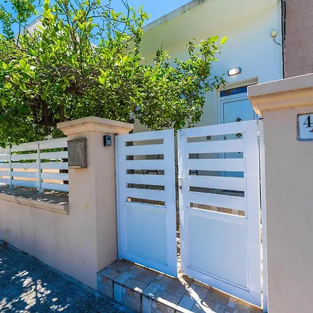 펜션 Kira's House Rhodes Town *